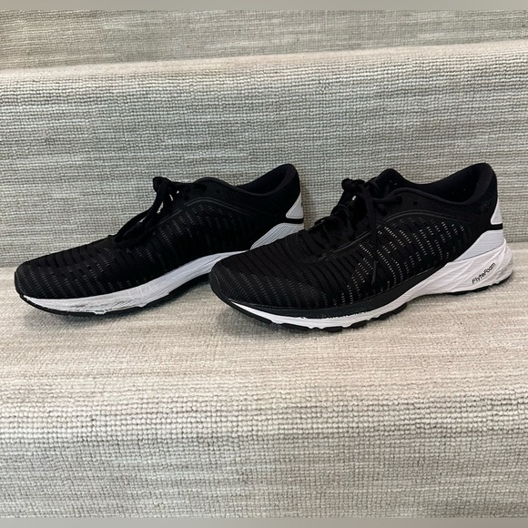 Asics Dynaflyte 2 FlyteFoam Road-Running Shoes Size 8, Black and White - Picture 9 of 15